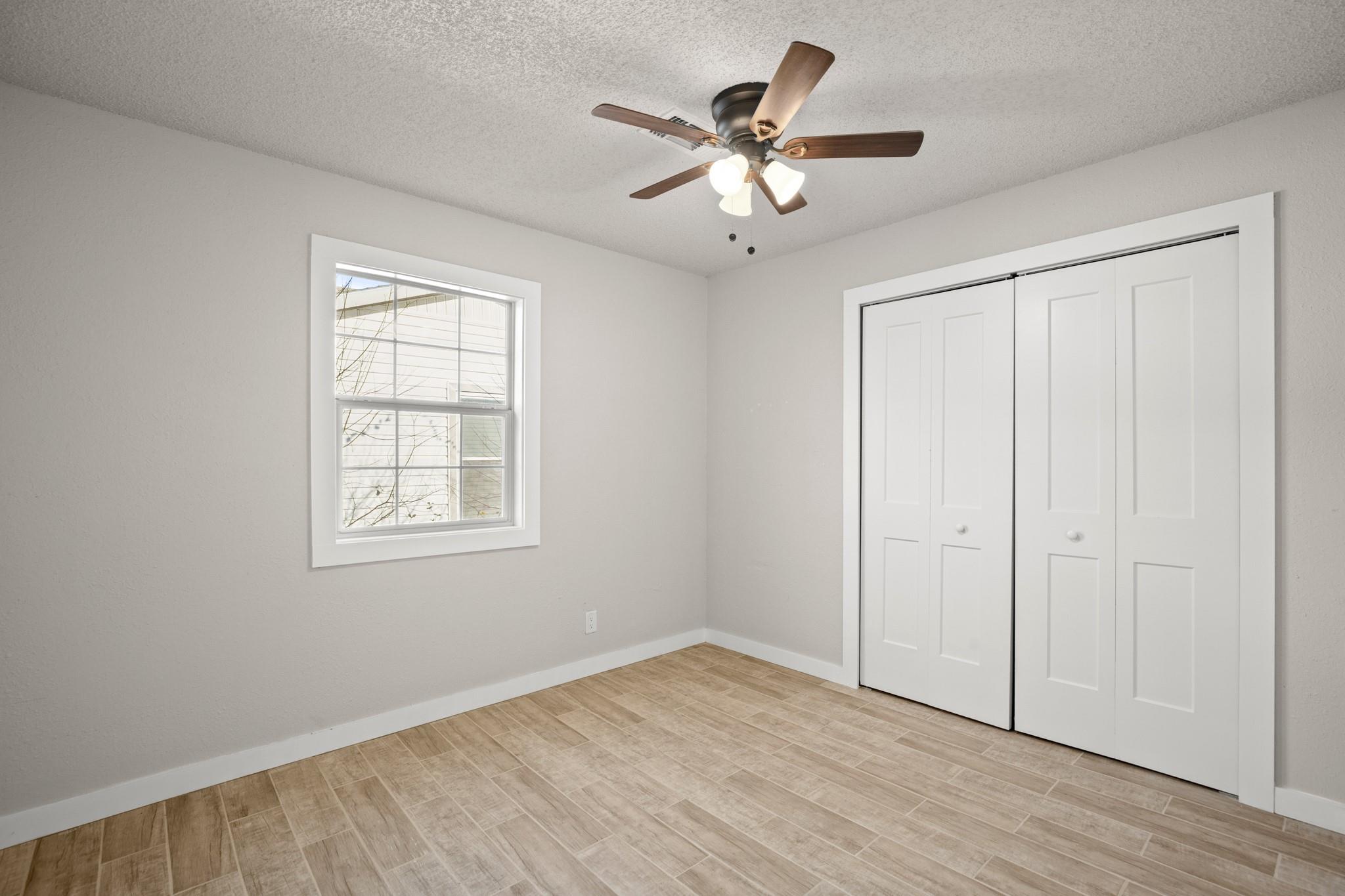 402 Twin Elm Dr, Canyon Lake, TX 78133