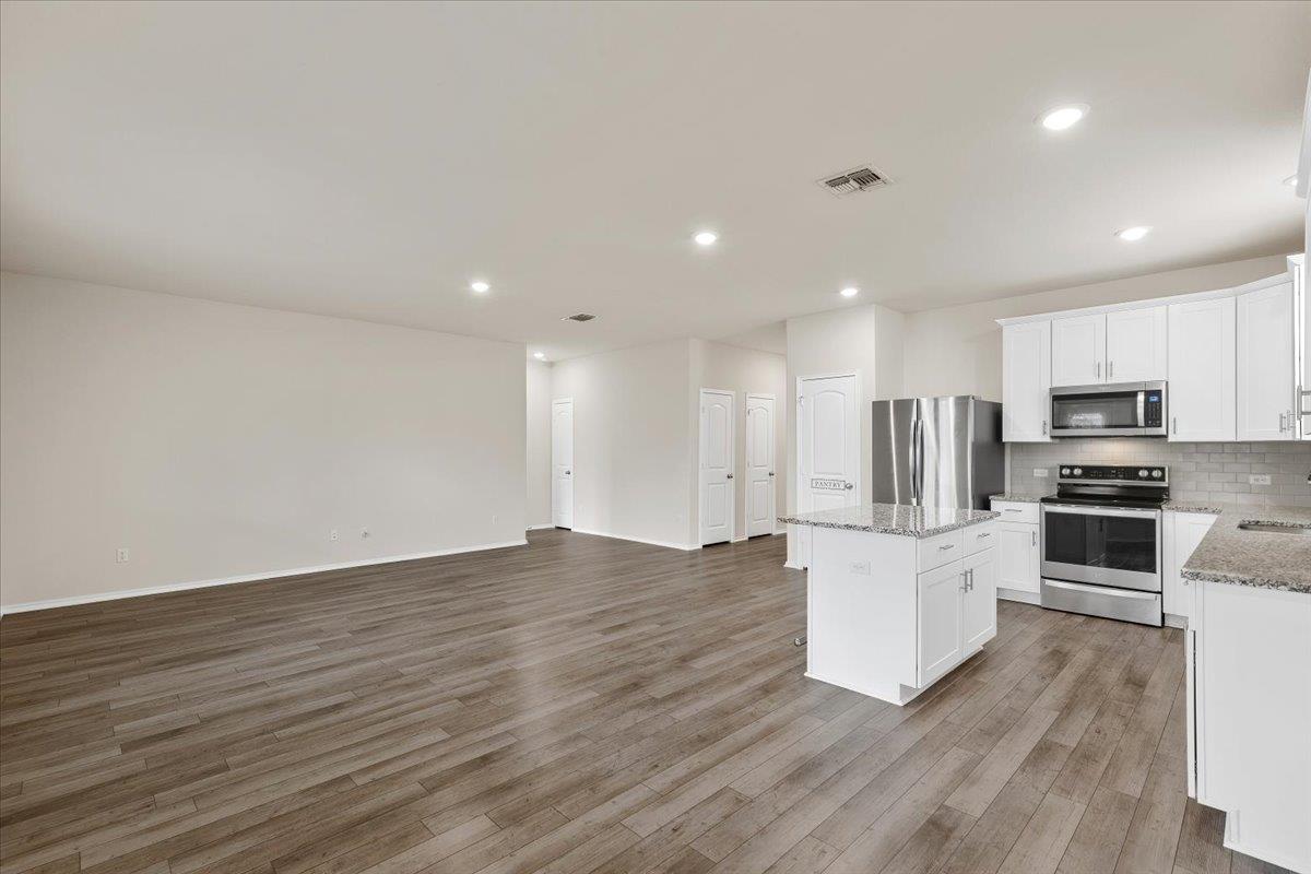 1705 T H Johnson Dr, Taylor, TX 76574