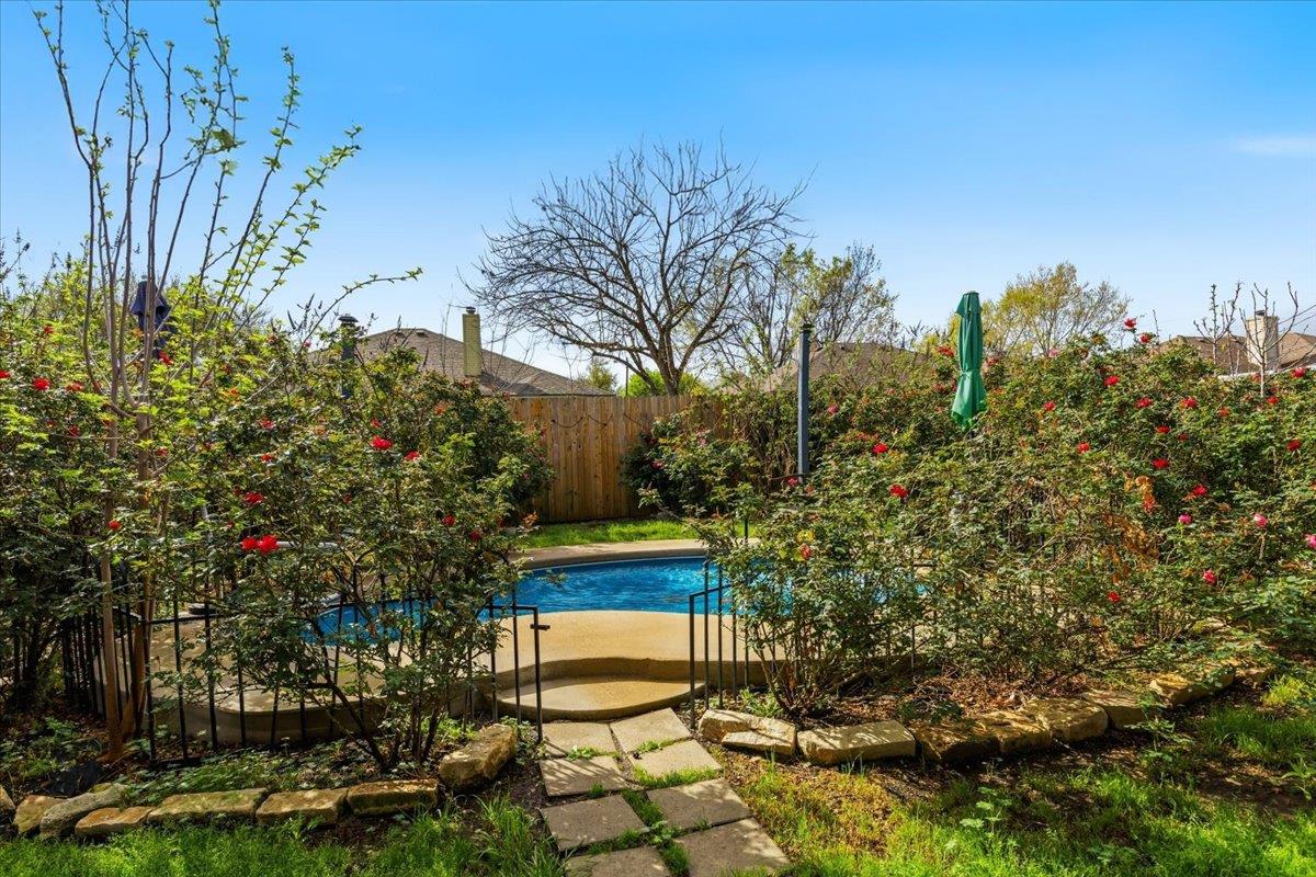 1705 T H Johnson Dr, Taylor, TX 76574