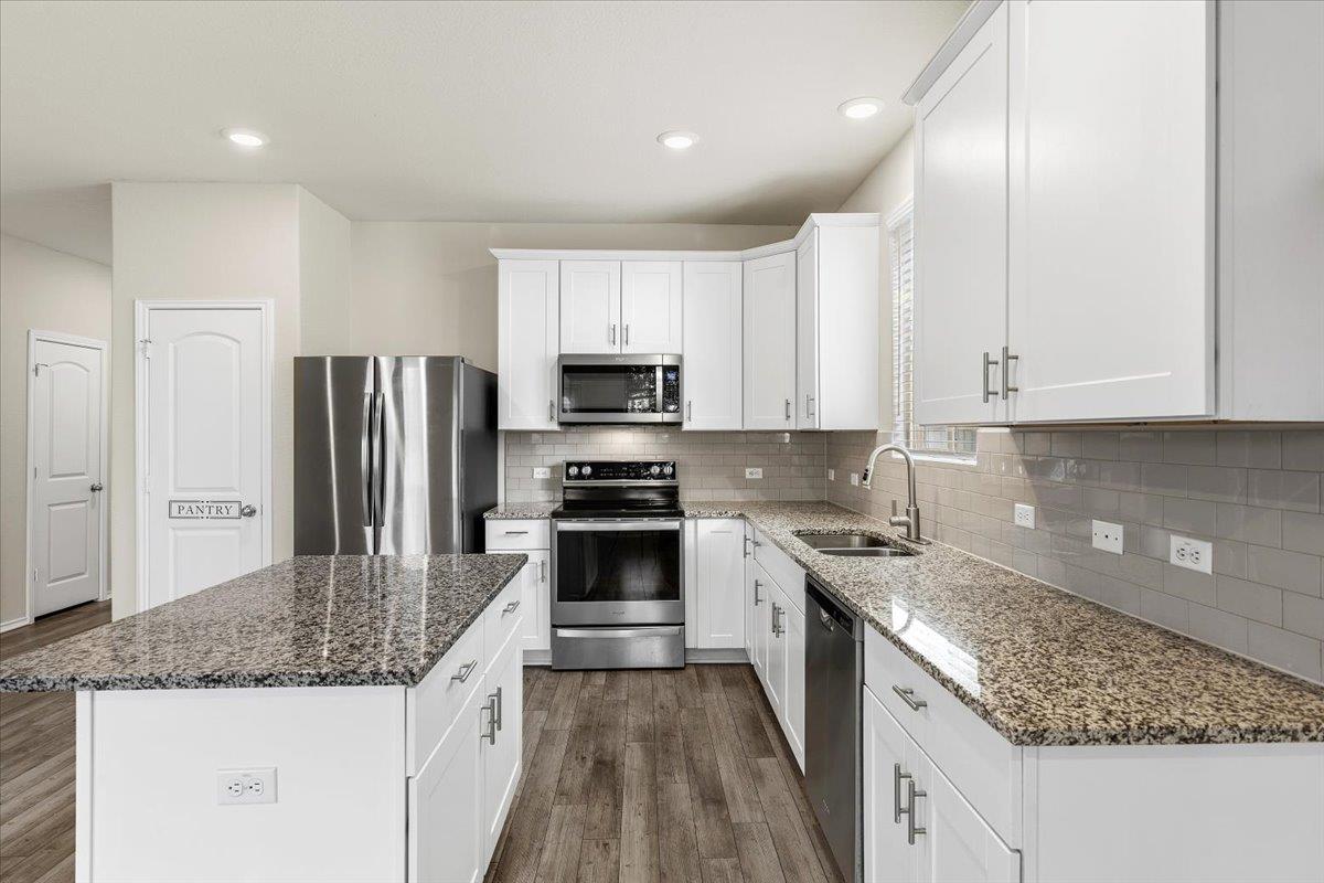 1705 T H Johnson Dr, Taylor, TX 76574