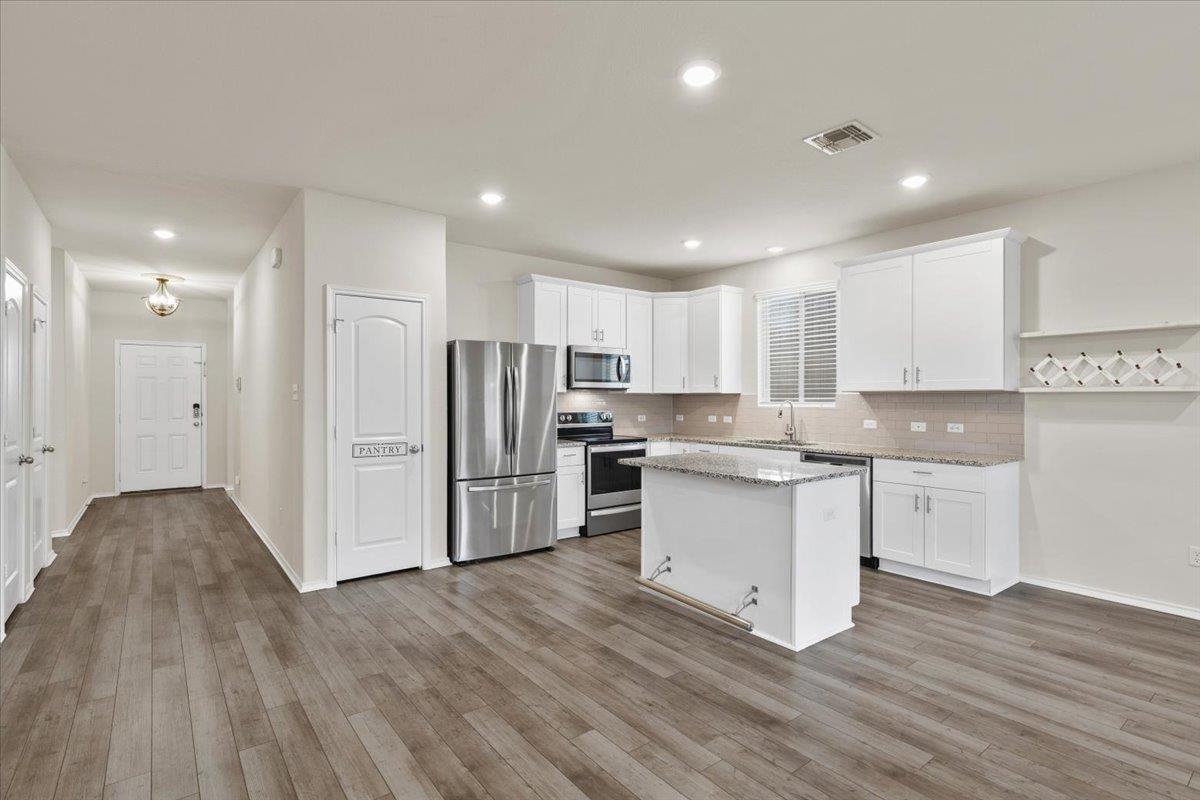 1705 T H Johnson Dr, Taylor, TX 76574