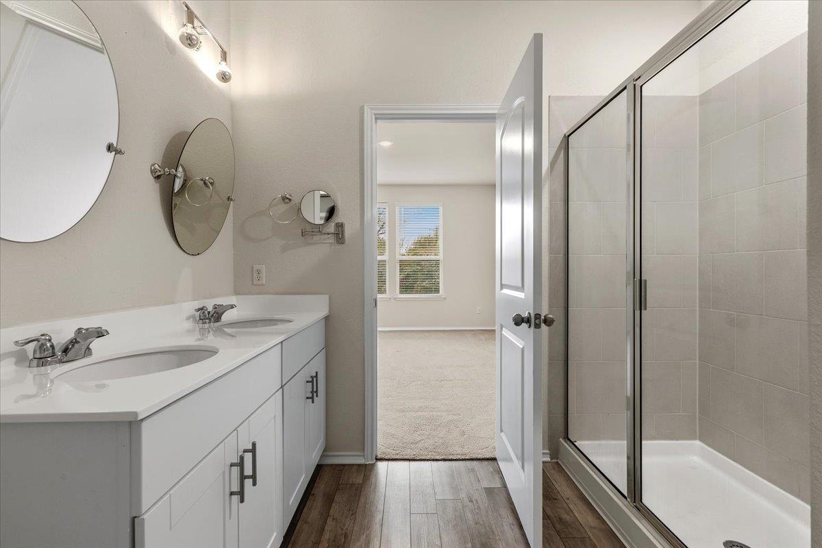 1705 T H Johnson Dr, Taylor, TX 76574