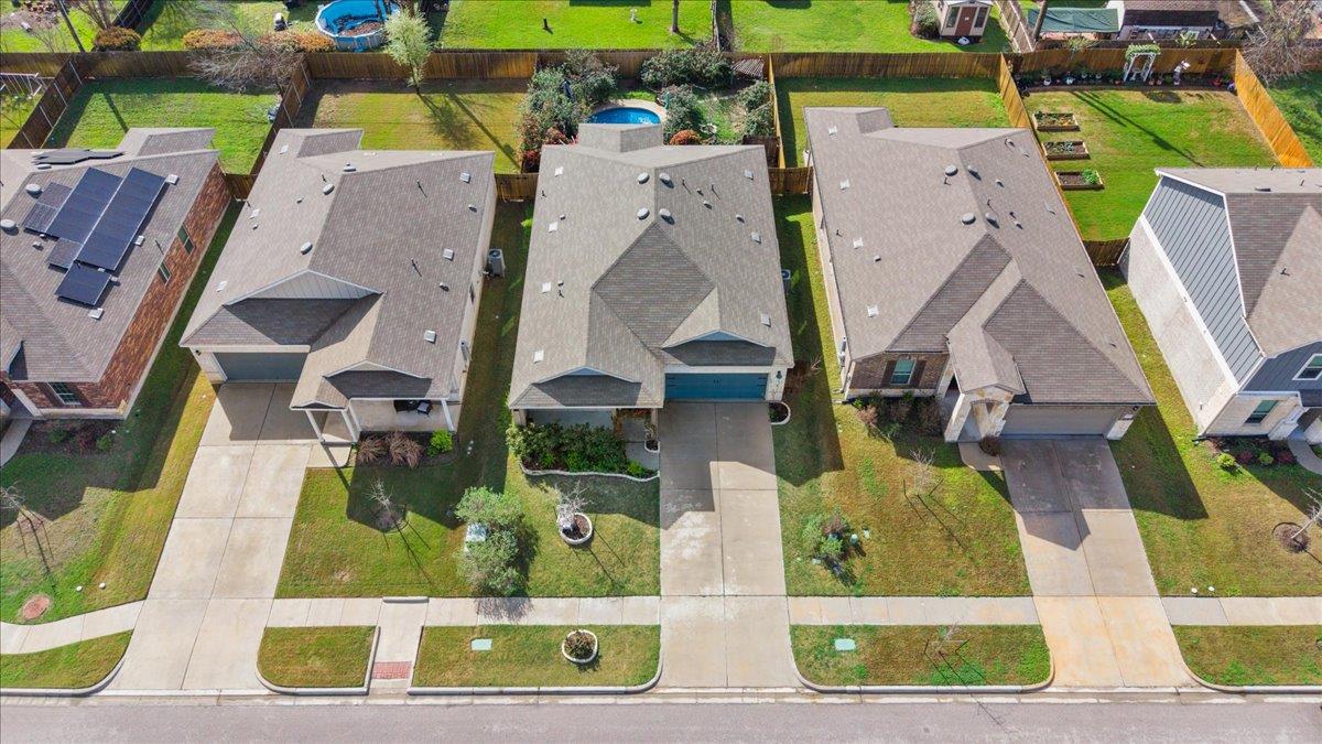 1705 T H Johnson Dr, Taylor, TX 76574