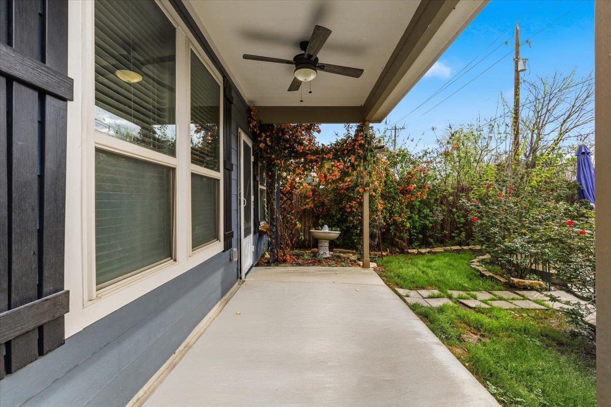 1705 T H Johnson Dr, Taylor, TX 76574