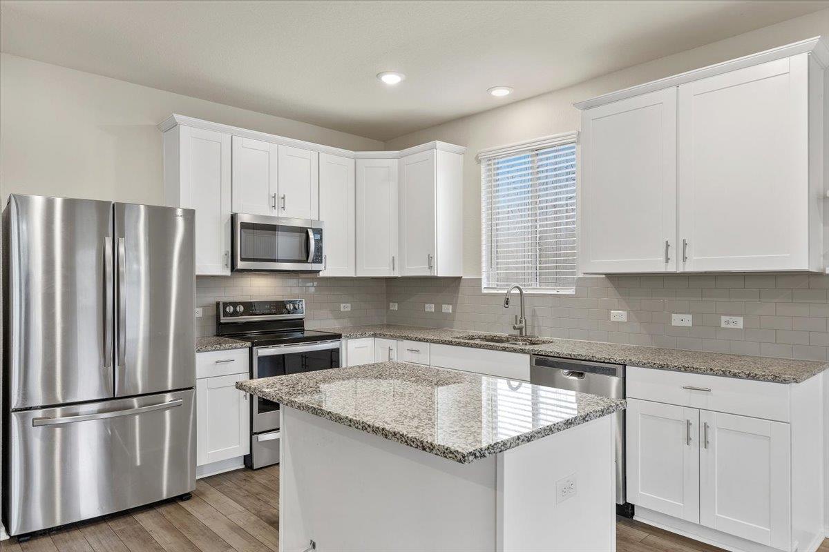 1705 T H Johnson Dr, Taylor, TX 76574