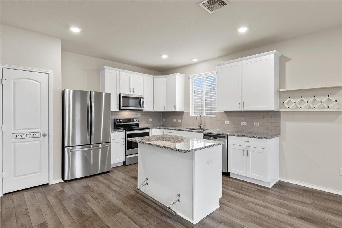 1705 T H Johnson Dr, Taylor, TX 76574