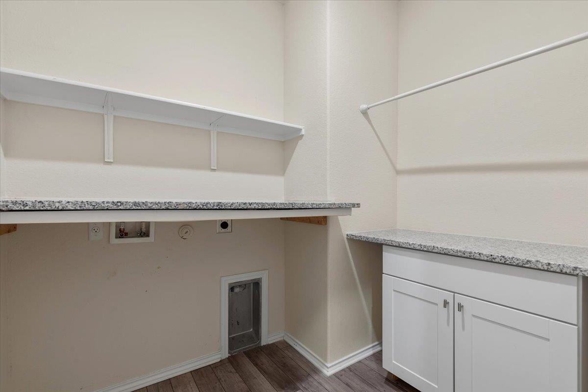 1705 T H Johnson Dr, Taylor, TX 76574