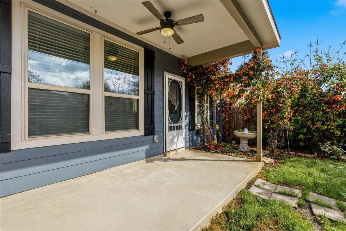 1705 T H Johnson Dr, Taylor, TX 76574