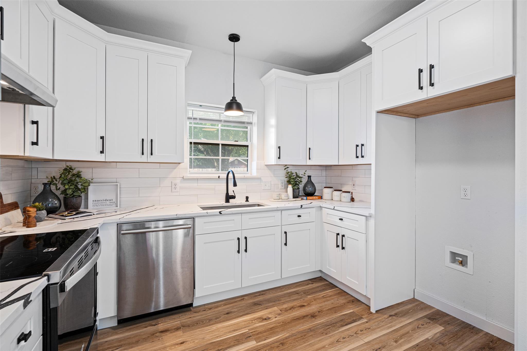 419 Bentwood Dr, Leander, TX 78641