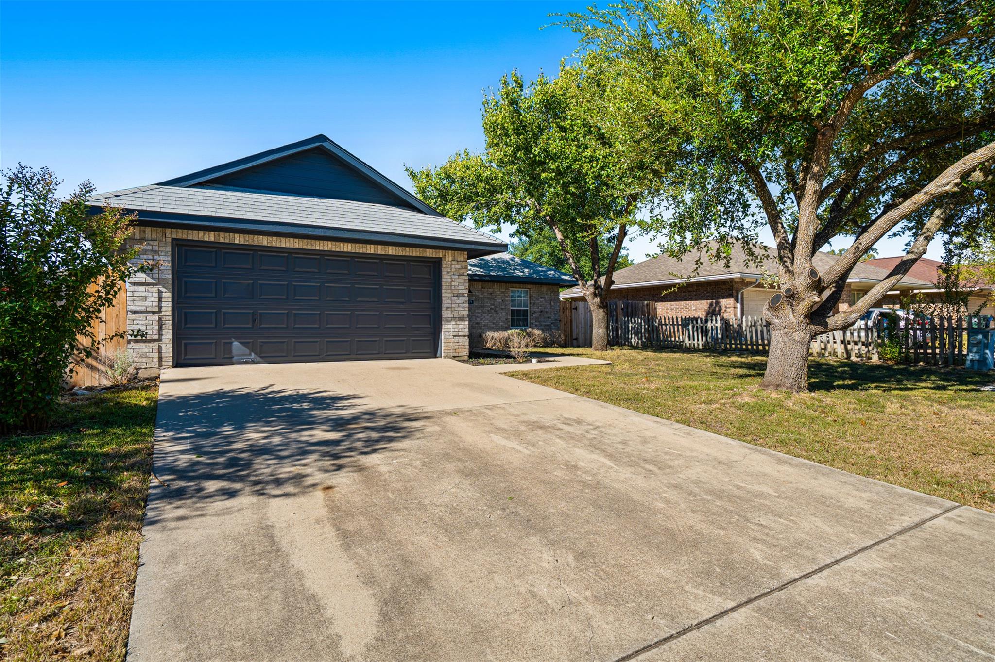 419 Bentwood Dr, Leander, TX 78641