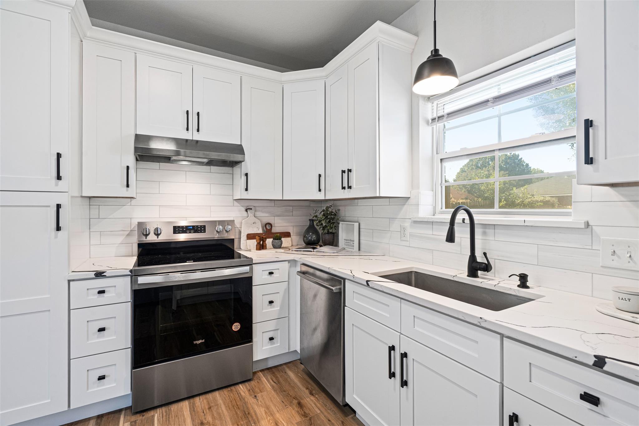 419 Bentwood Dr, Leander, TX 78641