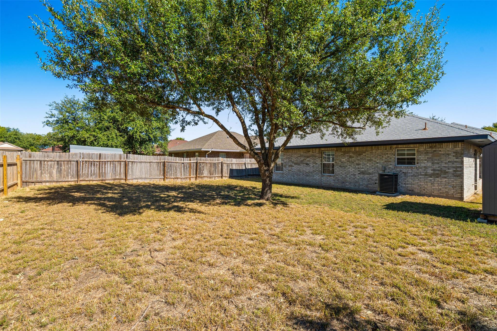 419 Bentwood Dr, Leander, TX 78641