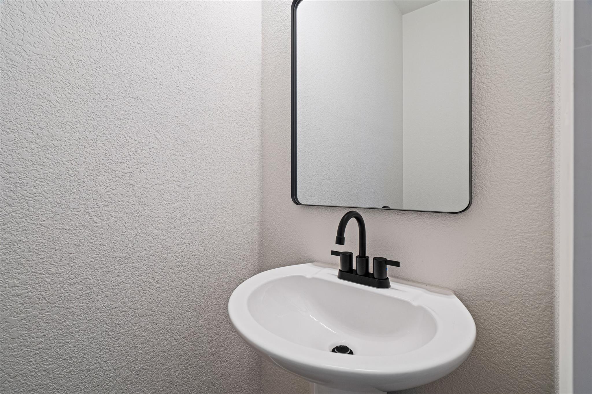 419 Bentwood Dr, Leander, TX 78641