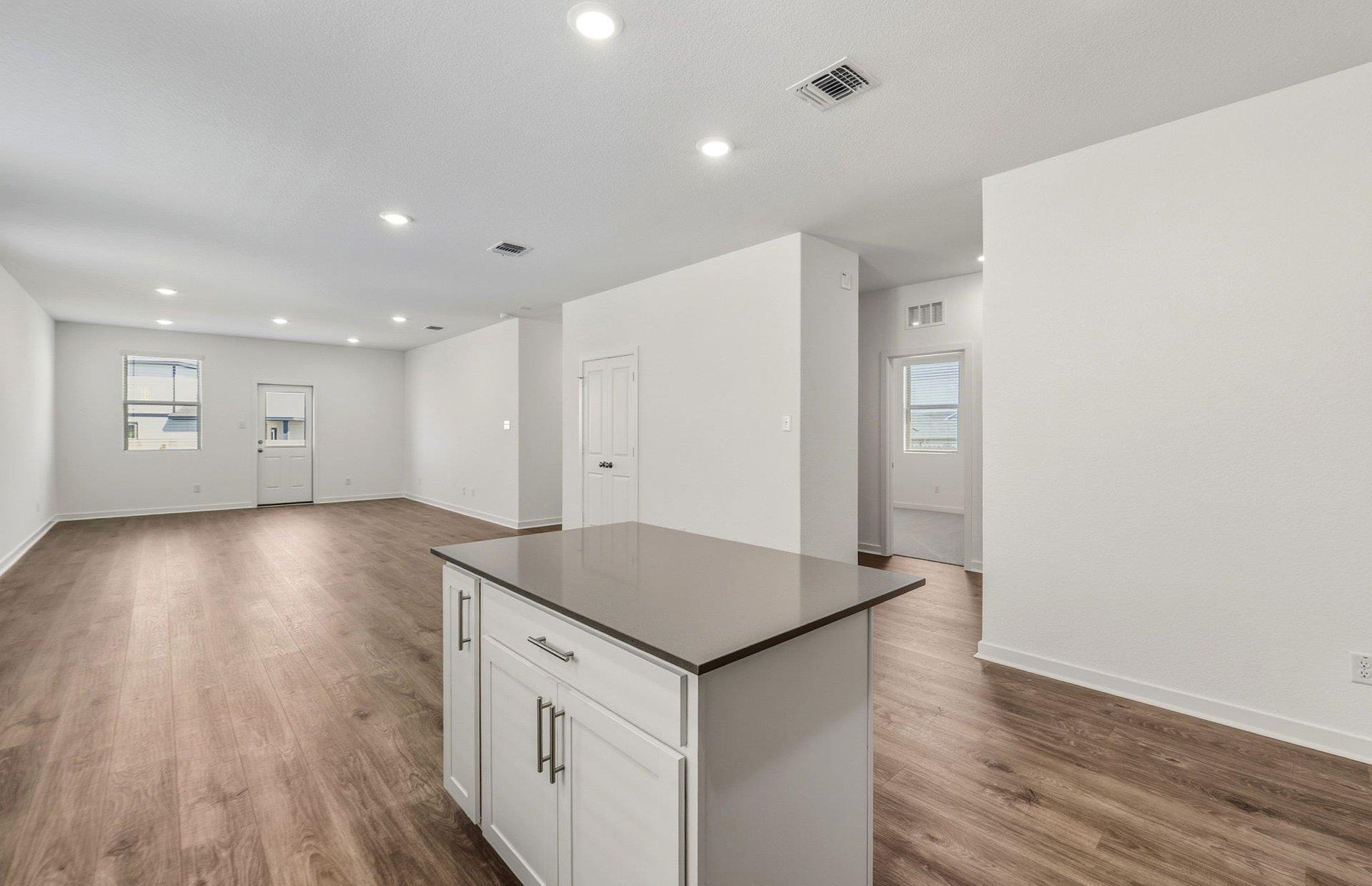 416 Paradise Canyon Dr, Jarrell, TX 76537