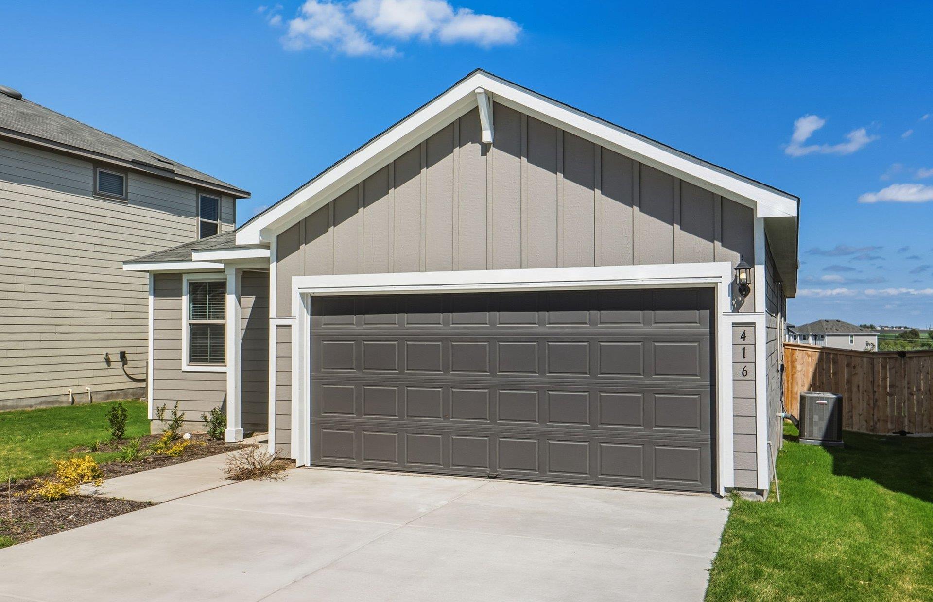 416 Paradise Canyon Dr, Jarrell, TX 76537