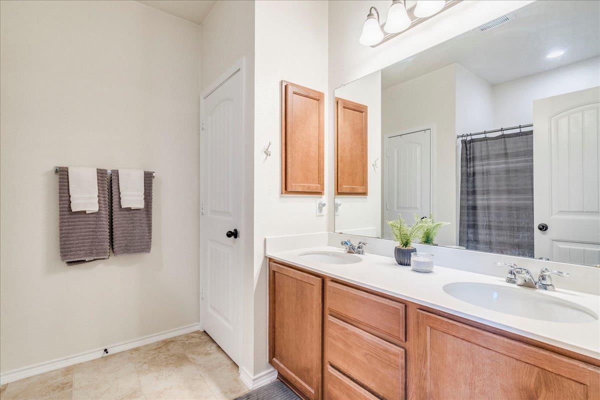 1040 Verna Brooks Way, Kyle, TX 78640