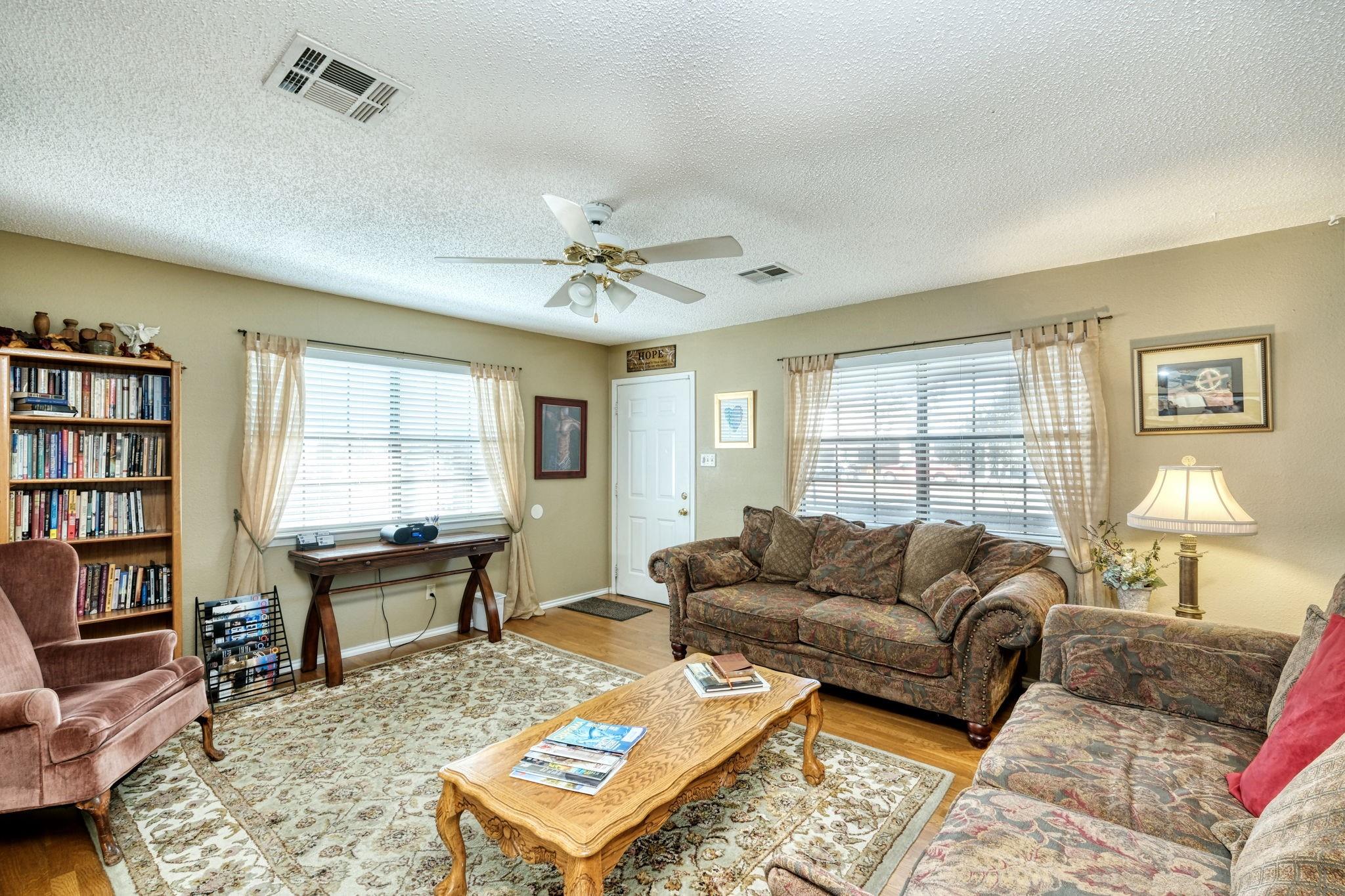 403 W Anderson Ave, Round Rock, TX 78664