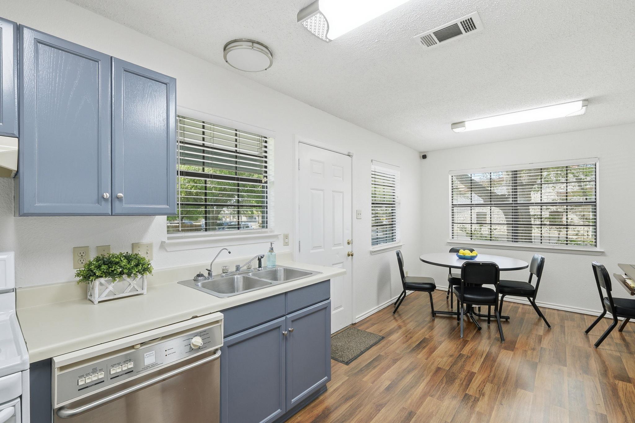 403 W Anderson Ave, Round Rock, TX 78664