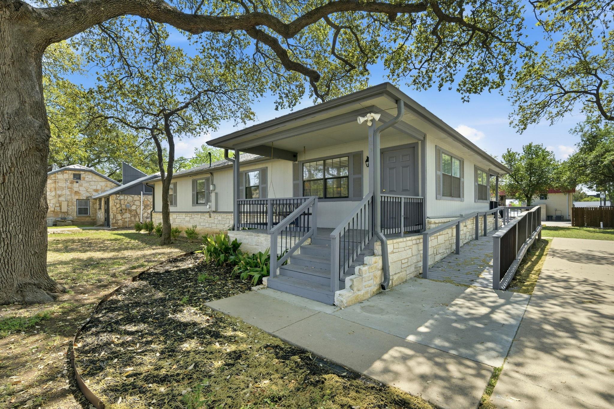 403 W Anderson Ave, Round Rock, TX 78664