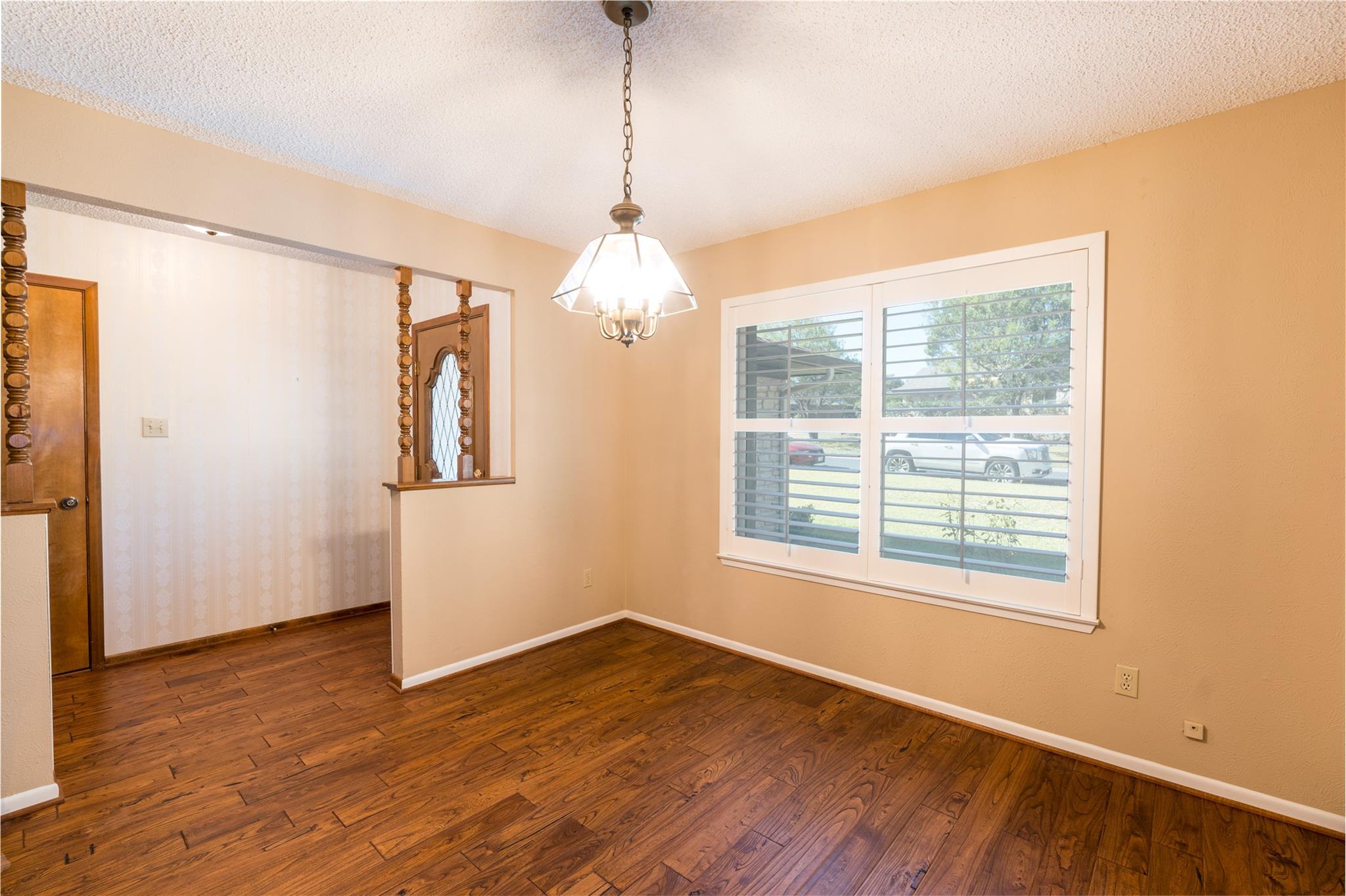 300 Innwood Dr, Georgetown, TX 78628