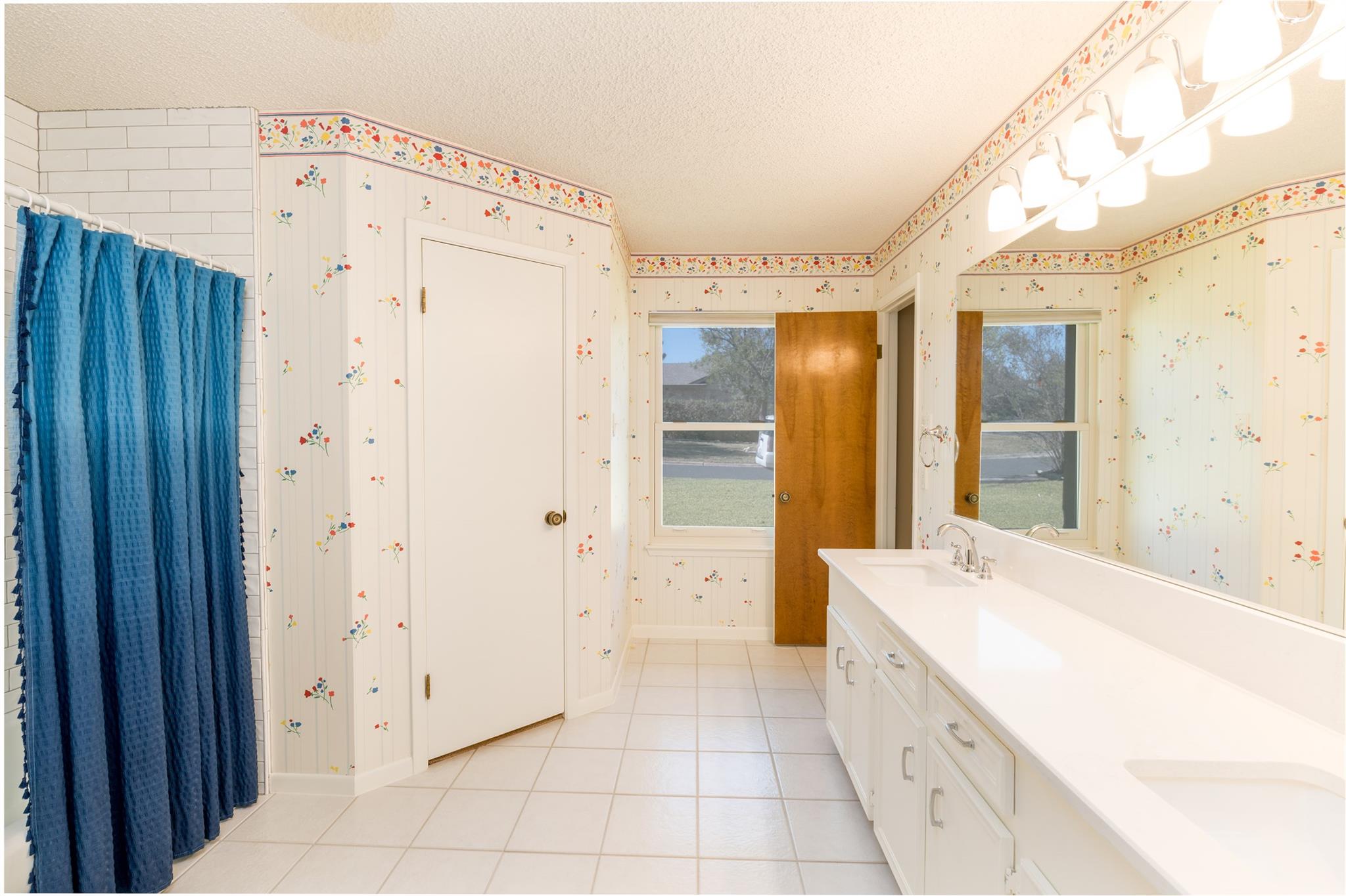 300 Innwood Dr, Georgetown, TX 78628