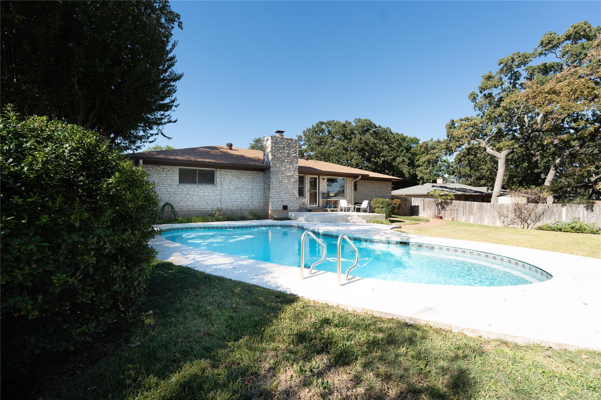 300 Innwood Dr, Georgetown, TX 78628