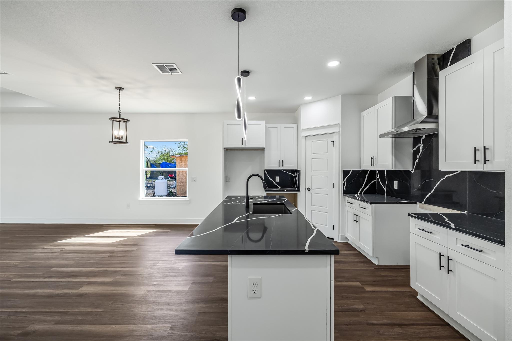 232 Amaranta Ln, Dale, TX 78616