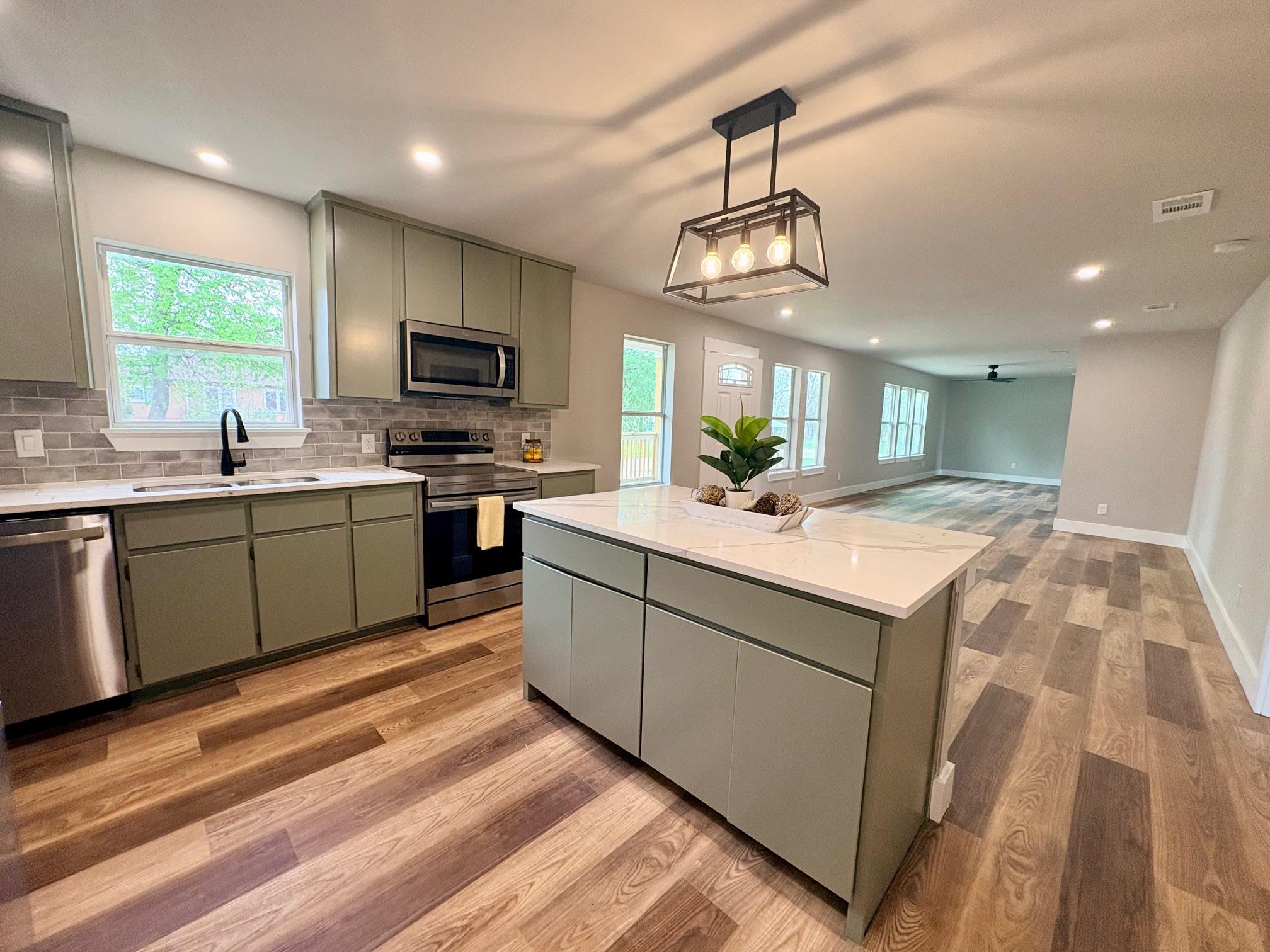 1902 N Fannin Ave, Cameron, TX 76520