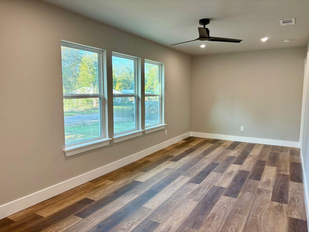 1902 N Fannin Ave, Cameron, TX 76520