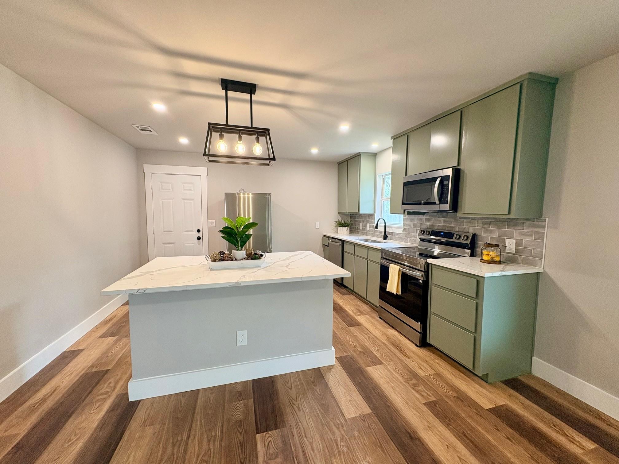 1902 N Fannin Ave, Cameron, TX 76520