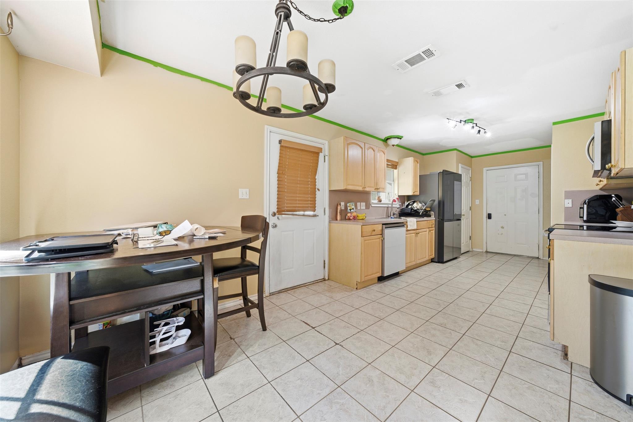 105 Snyders Trl, Liberty Hill, TX 78642