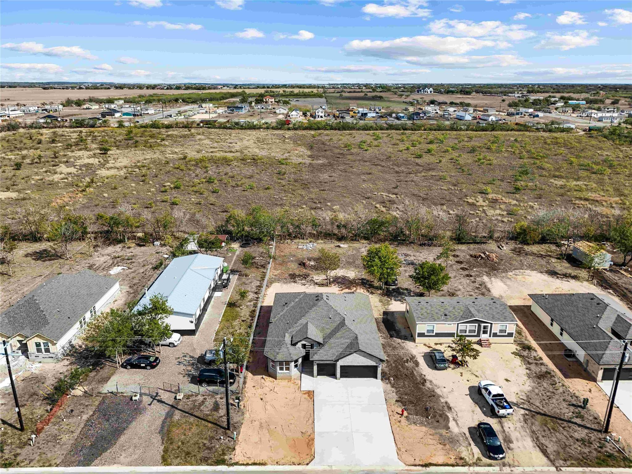 242 Amaranta Ln, Dale, TX 78616