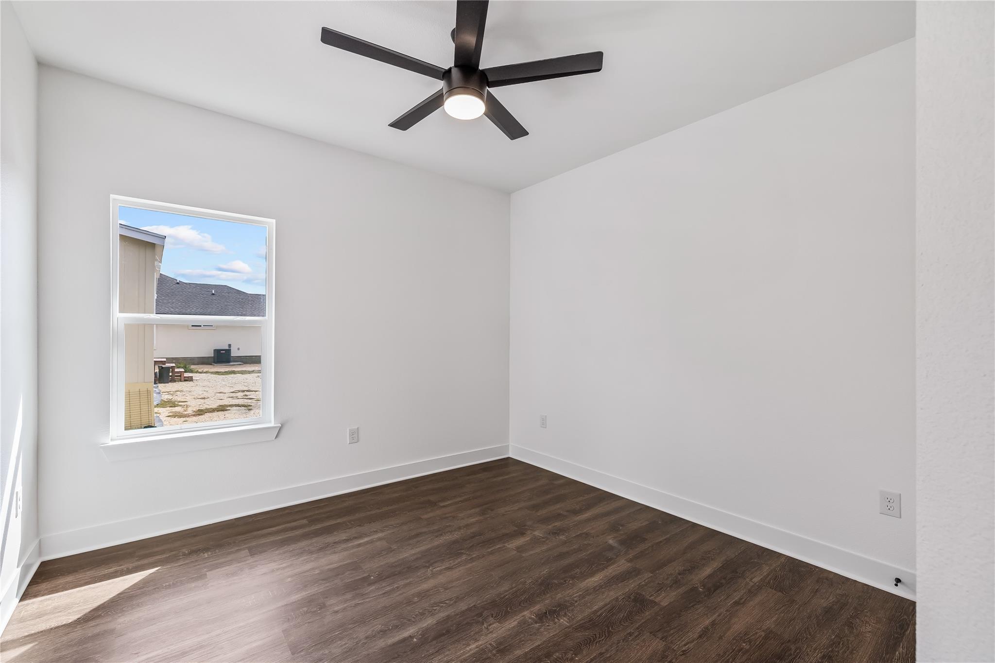 242 Amaranta Ln, Dale, TX 78616