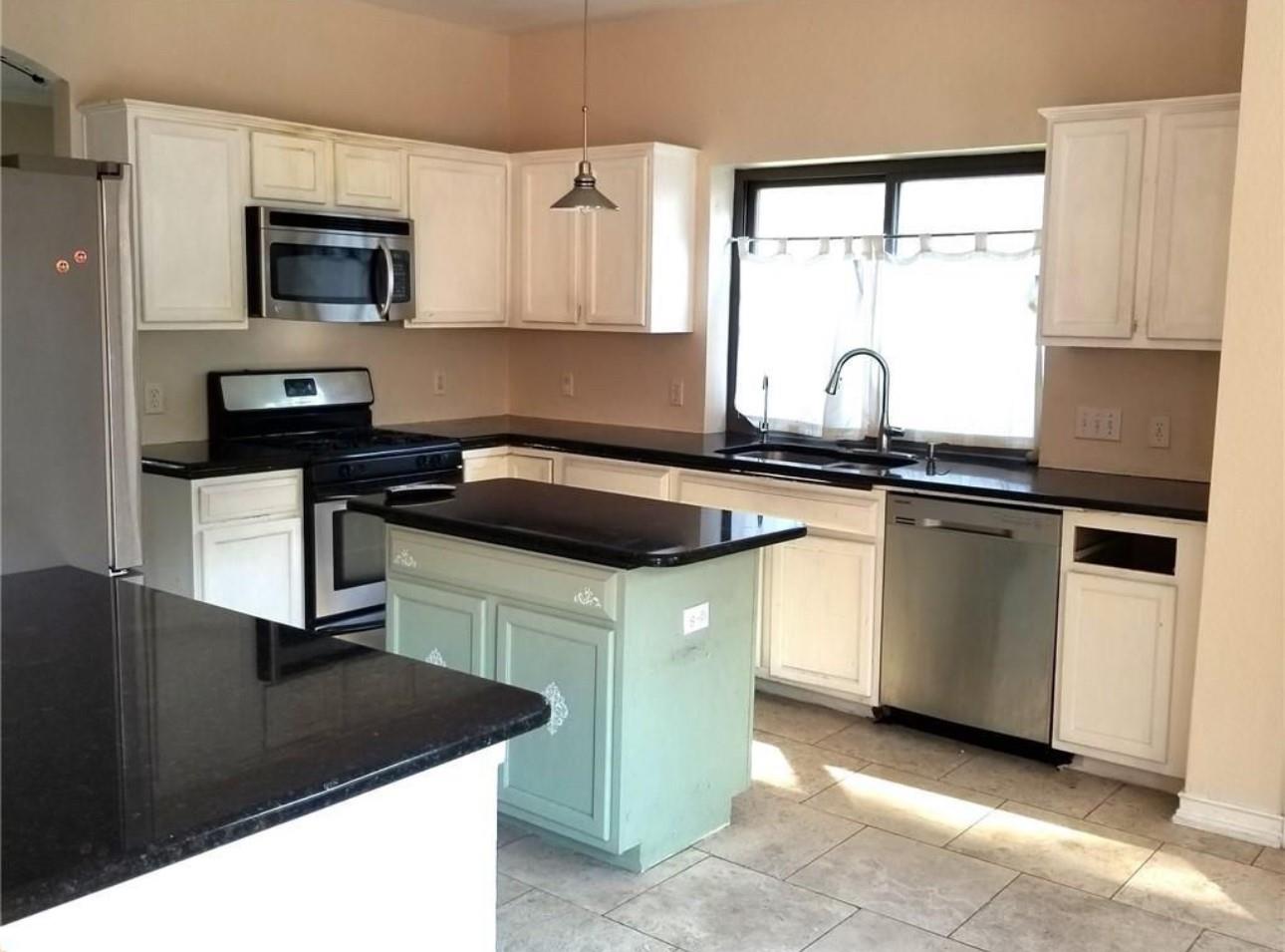 406 Settlers Valley Dr, Pflugerville, TX 78660