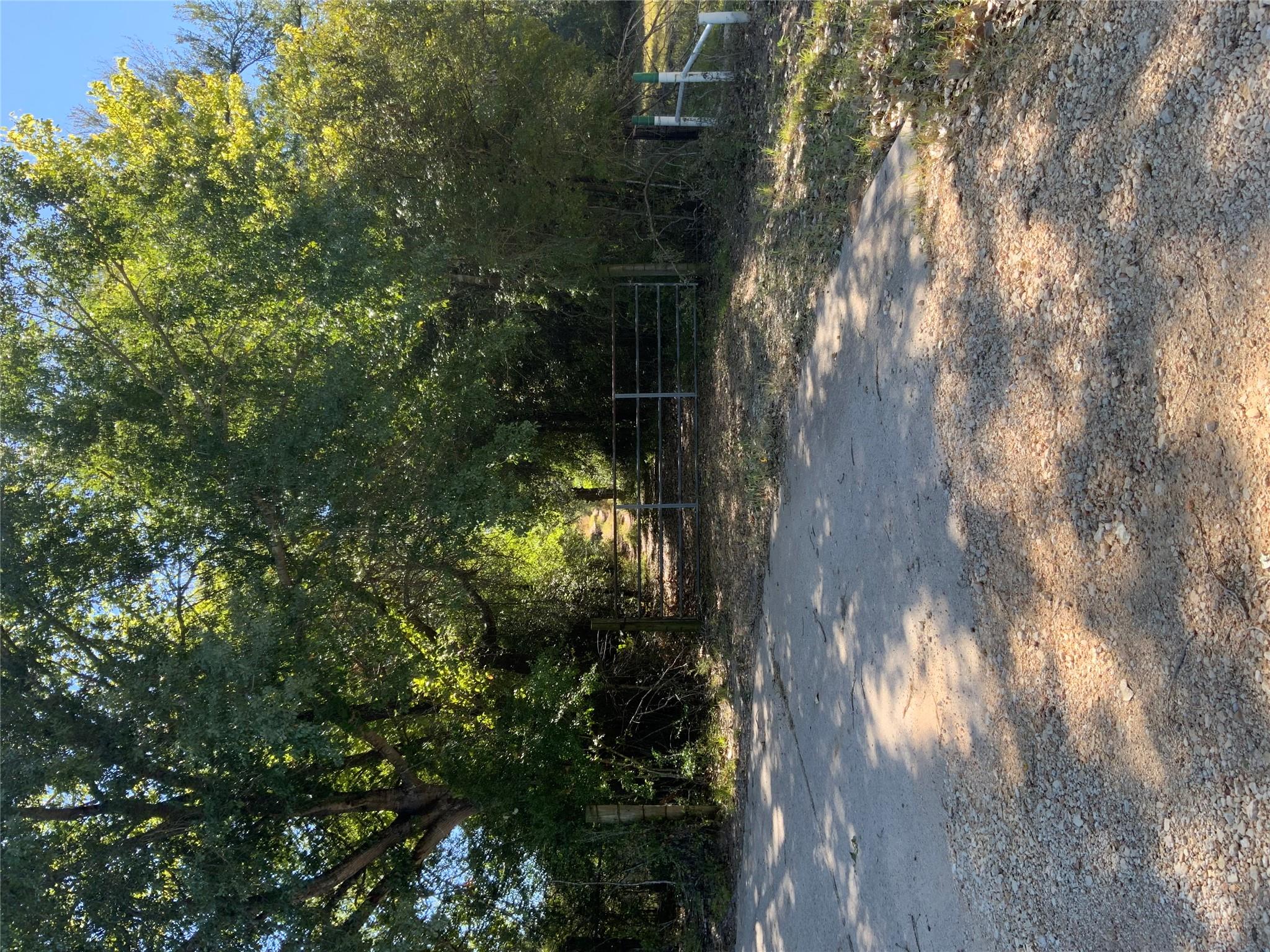 000 County Road 304, Lexington, TX 78947