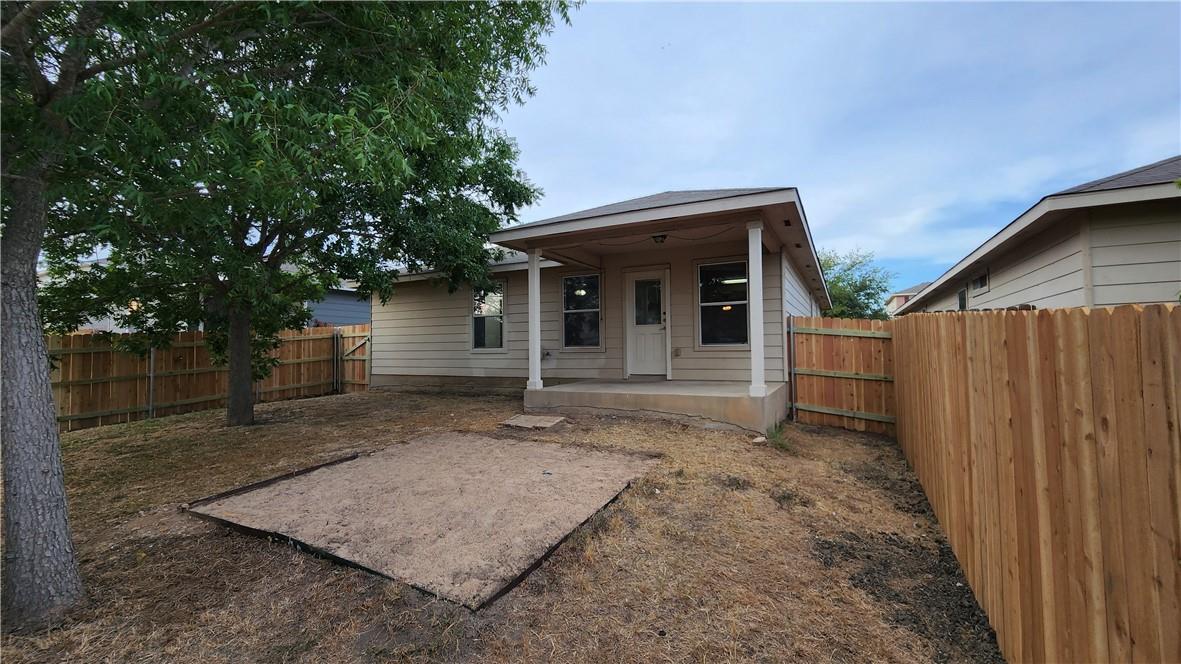 12301 Sky Harbor Dr, Del Valle, TX 78617