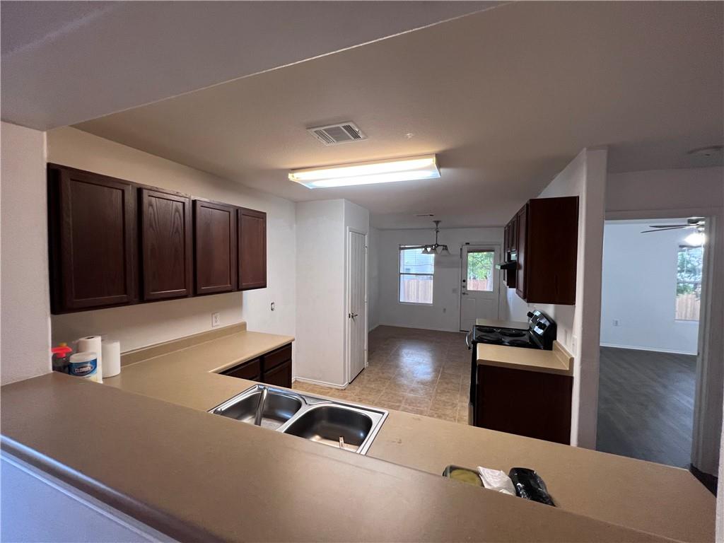 12301 Sky Harbor Dr, Del Valle, TX 78617