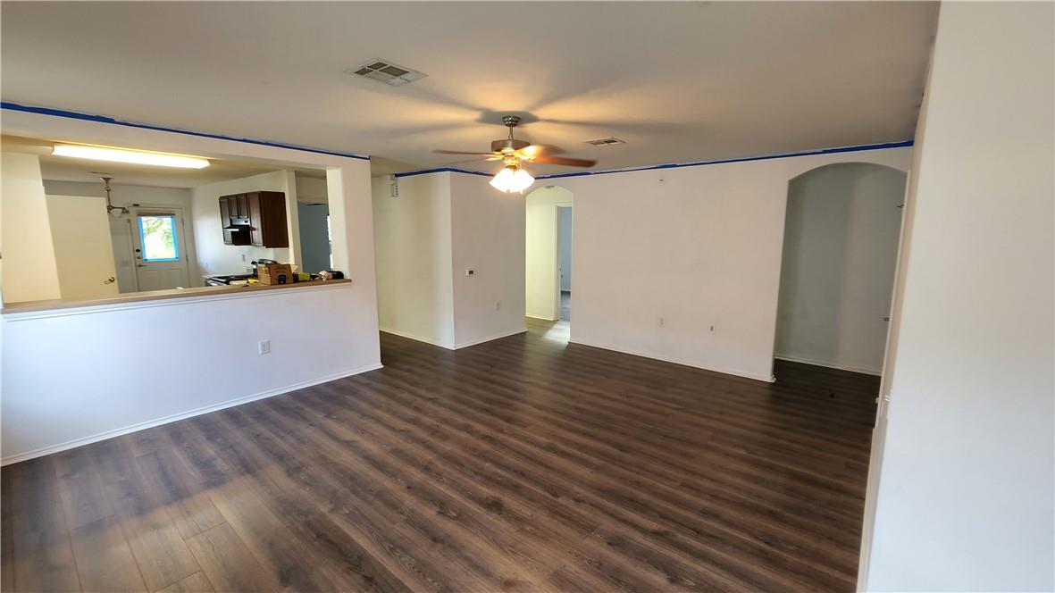 12301 Sky Harbor Dr, Del Valle, TX 78617