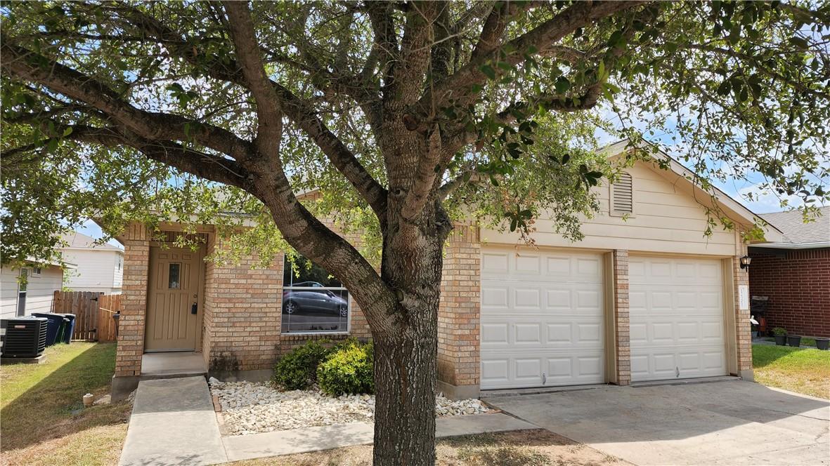 12301 Sky Harbor Dr, Del Valle, TX 78617