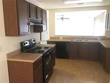 12301 Sky Harbor Dr, Del Valle, TX 78617