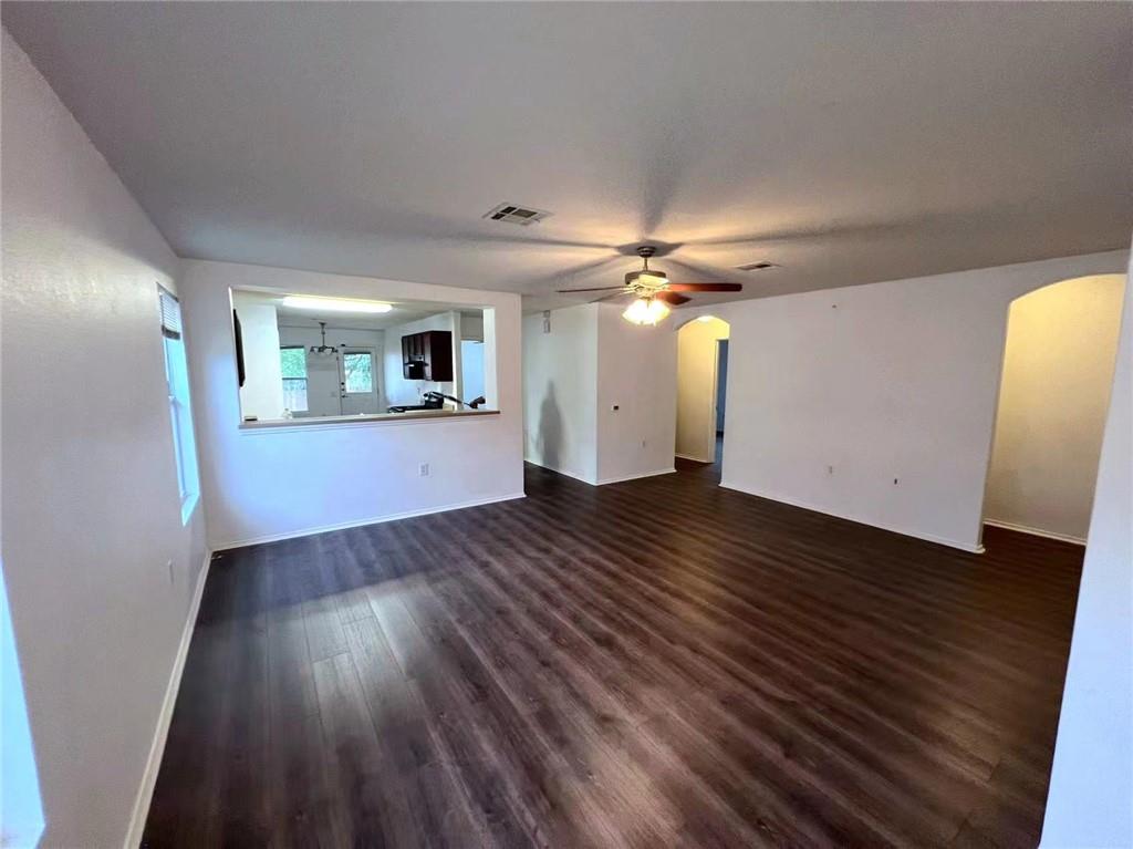 12301 Sky Harbor Dr, Del Valle, TX 78617