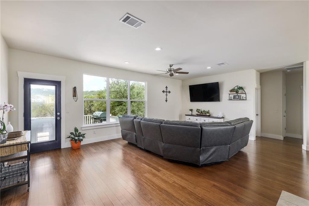 8005 Flintlock Cir, Lago Vista, TX 78645