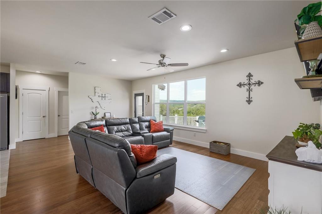 8005 Flintlock Cir, Lago Vista, TX 78645