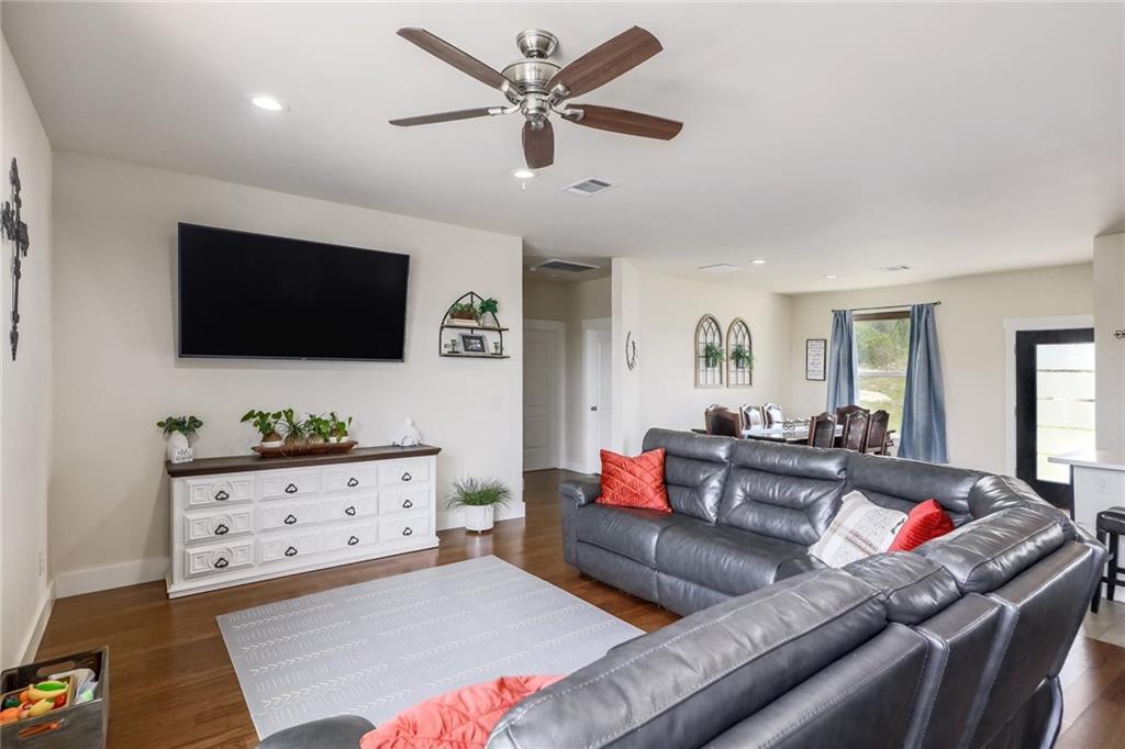 8005 Flintlock Cir, Lago Vista, TX 78645