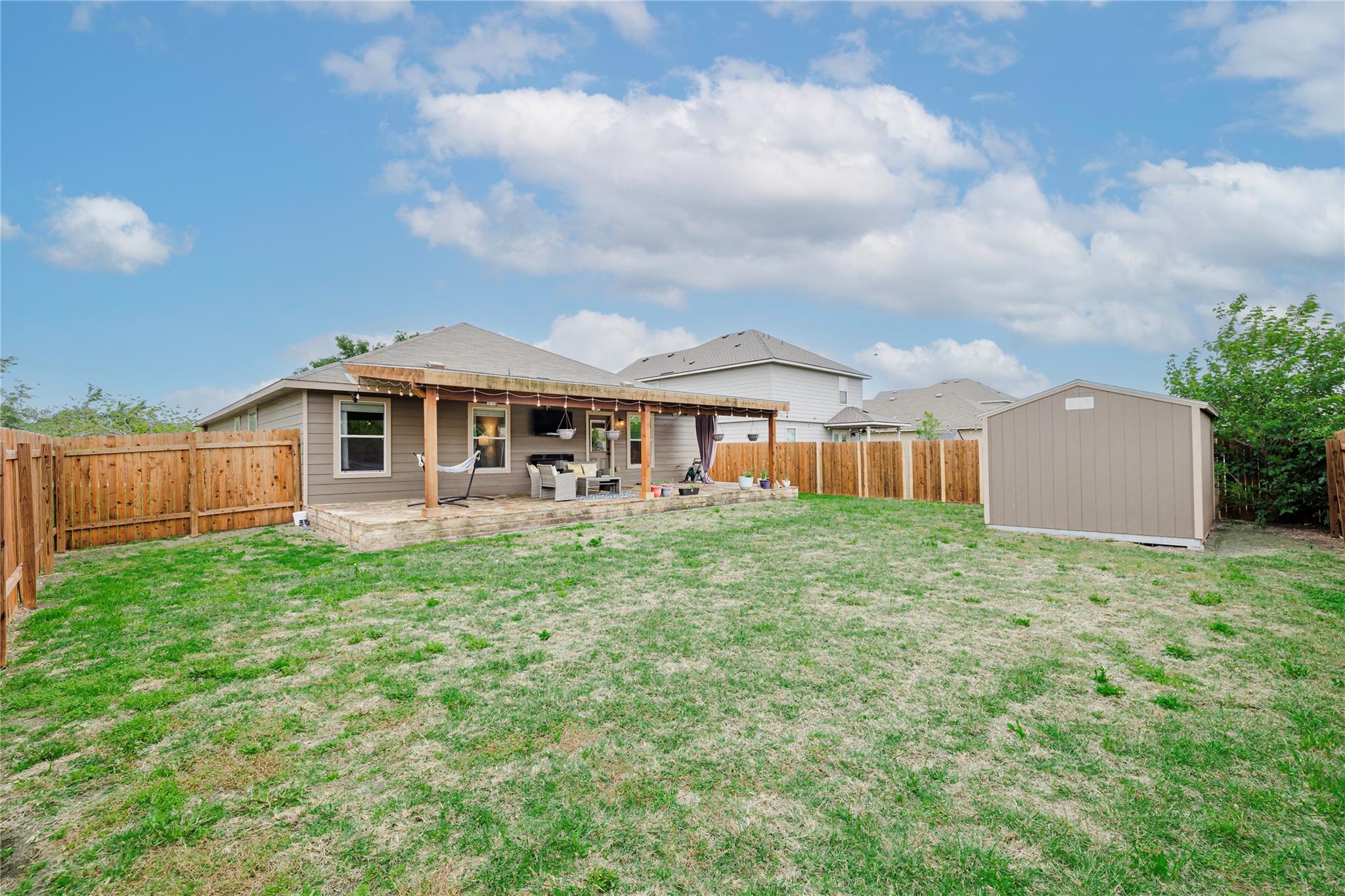 225 Foxglove Dr, Hutto, TX 78634
