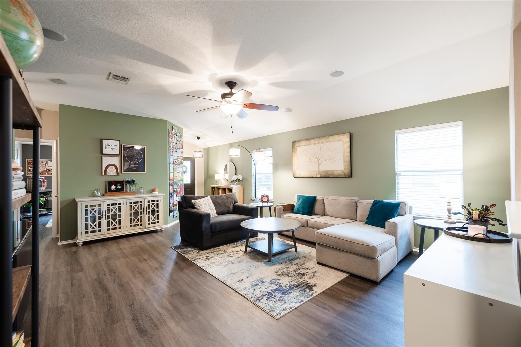 225 Foxglove Dr, Hutto, TX 78634