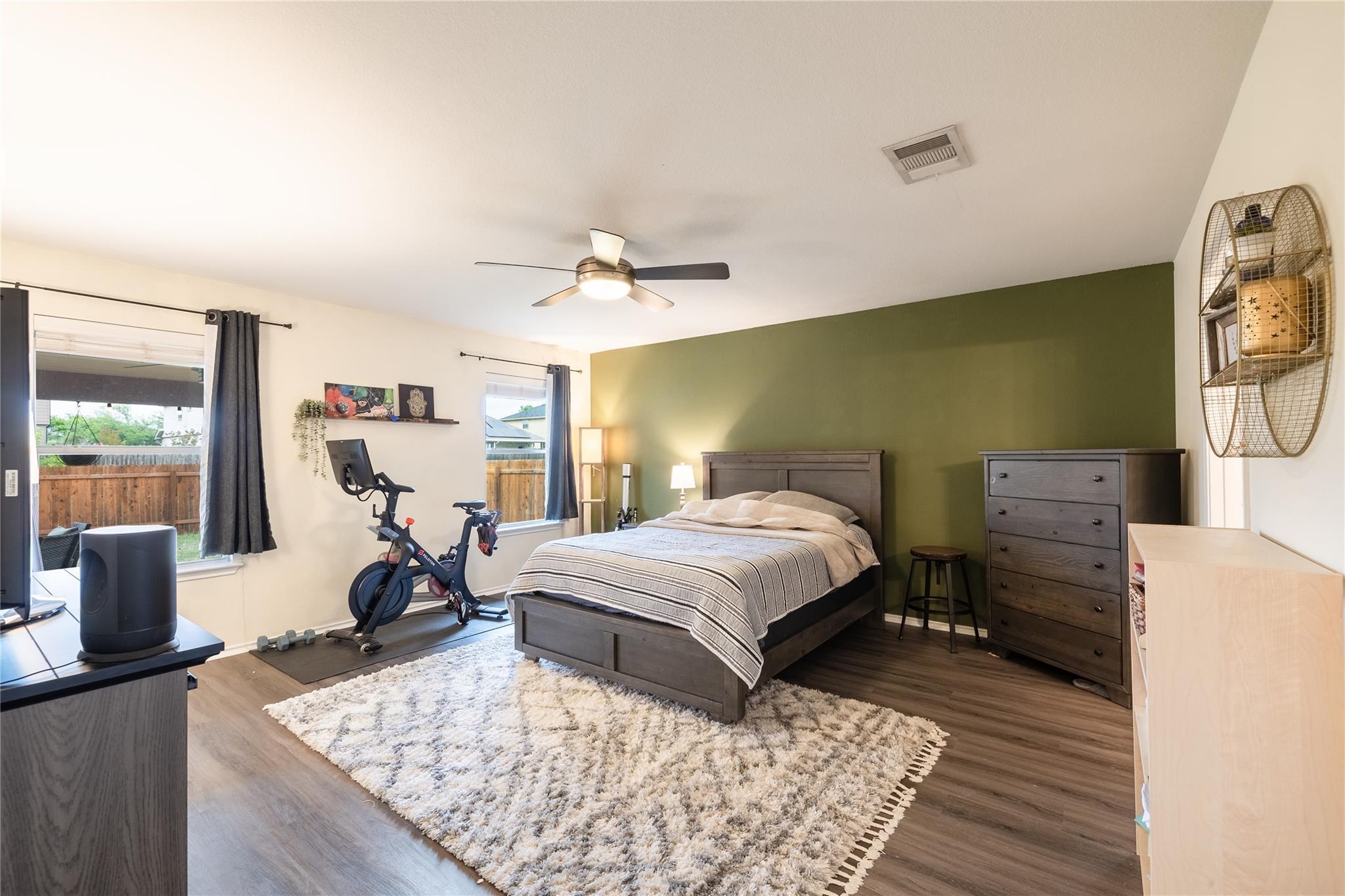 225 Foxglove Dr, Hutto, TX 78634