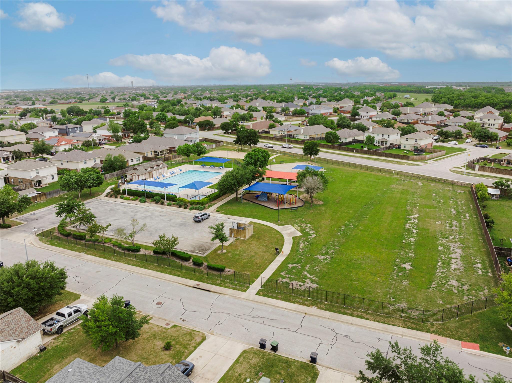 225 Foxglove Dr, Hutto, TX 78634