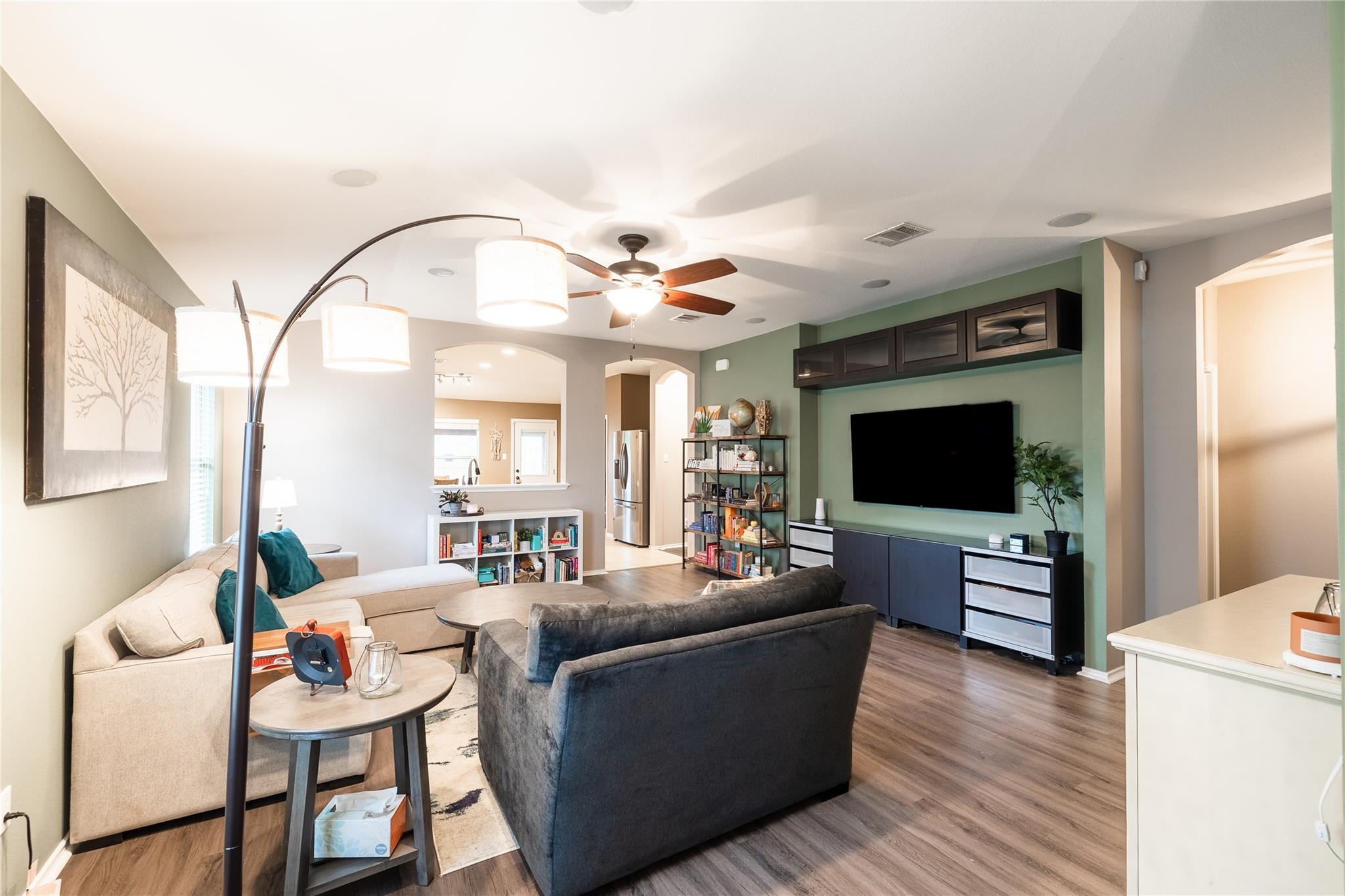 225 Foxglove Dr, Hutto, TX 78634