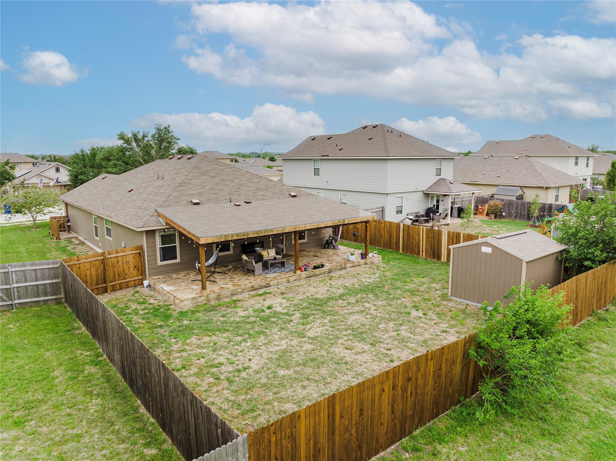 225 Foxglove Dr, Hutto, TX 78634